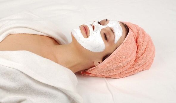 Masque à effet blanchissant et rajeunissant pour le vieillissement de la peau du visage