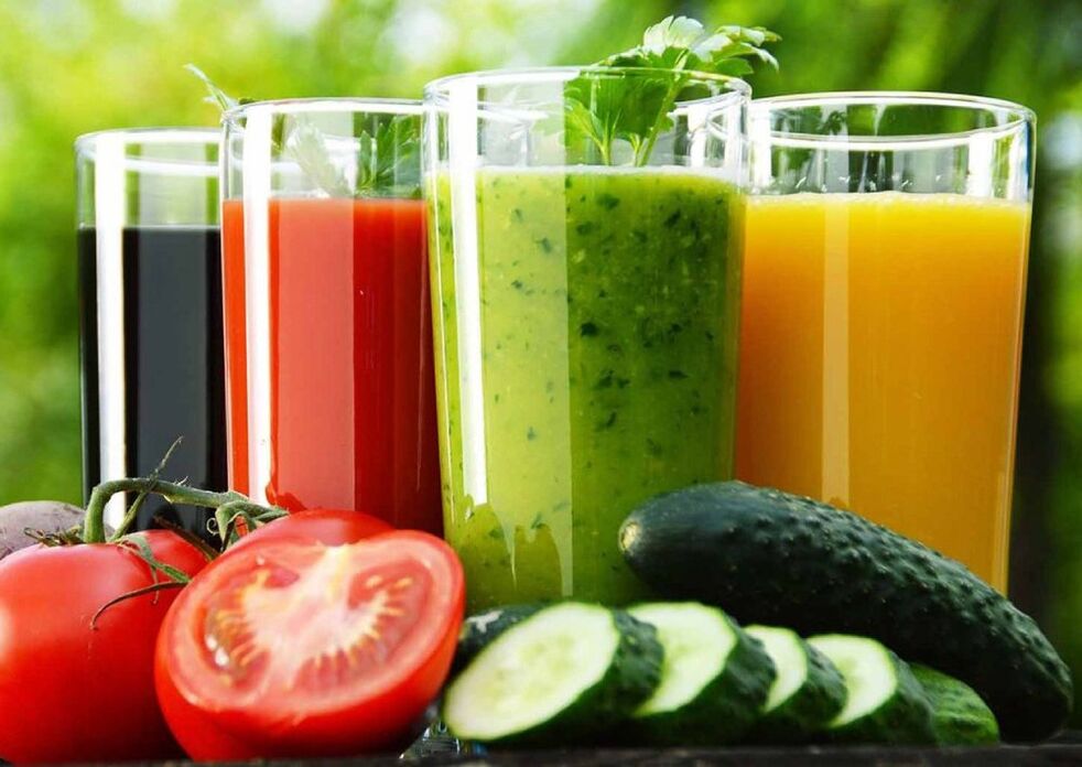 les jus et les légumes sont des aliments sains pour le rajeunissement de la peau