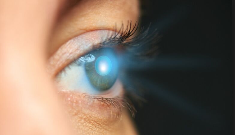 rajeunissement de la peau autour des yeux avec un laser